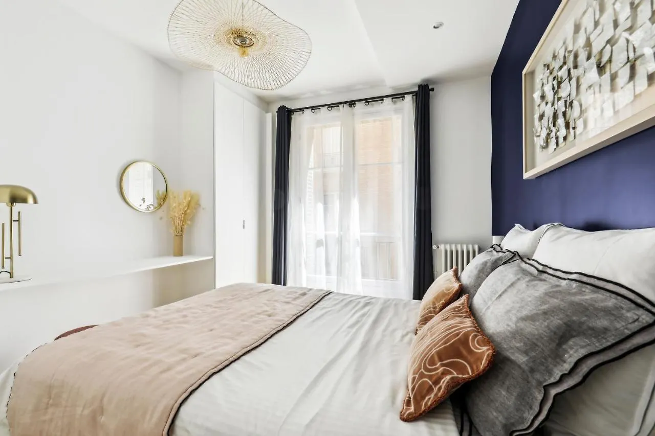 Luxury Near Monceau & Wagram Apartment Paris France