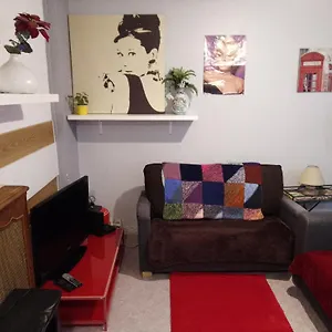 Appartement Guesthouse Familial Pour 1 A 5 Personnes De 42M2-Rez De Chaussee-Vues Sur Rue Et Patio Prive Ombrage - Sejour,Chambre Separee,Cuisine,Salle De Bain,Lit Double Et 2 Canapes Lits Depliant - Entree Cote Rue Berzelius-5 Minutes Du Metro Brocante ,Bus 31,, Paris